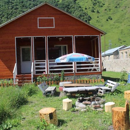 Warm House Pension Kasbegi Buitenkant foto