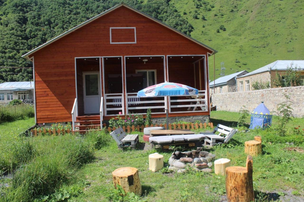 Warm House Pension Kasbegi Buitenkant foto